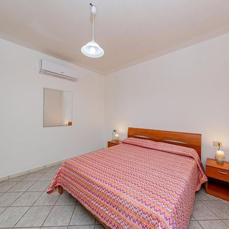 Appartamento Residenziale Trilocale 6 Posti Letto Via Sardegna San Teodoro ซาน เตโอโดโร ภายนอก รูปภาพ