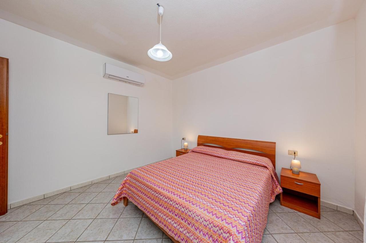 Appartamento Residenziale Trilocale 6 Posti Letto Via Sardegna San Teodoro ซาน เตโอโดโร ภายนอก รูปภาพ